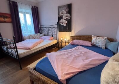 Gemütliches Schlafzimmer in der Fewo Antike auf dem Bauniglerhof